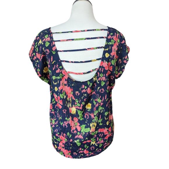Forever 21 Floral Blouse with Open Back Design Size L - Picture 3 of 4